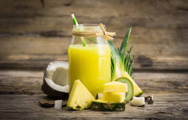 Green Pineapple Coconut Smoothie